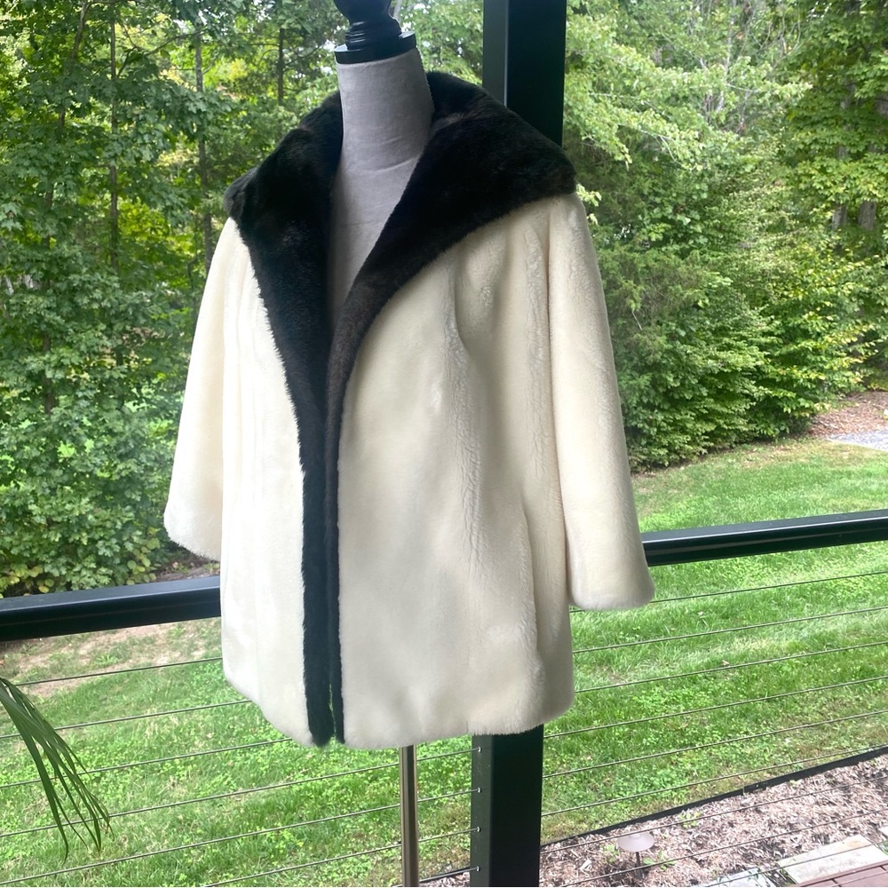 VINTAGE Borgana — Gorgeous Cream and Black Faux Fur Women's Coat— SPECTACULAR ! - Picture 3 of 14